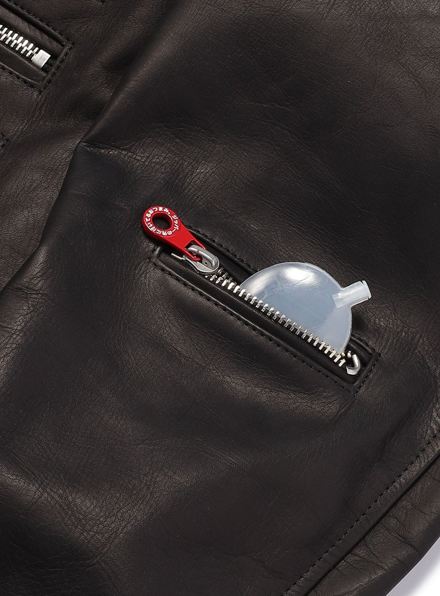 カウレザーの三RIDERS JACKET 白ウサギ
