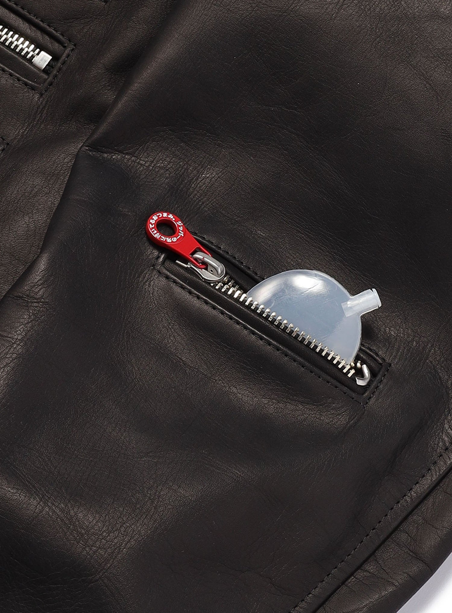 カウレザーの三RIDERS JACKET 白ウサギ