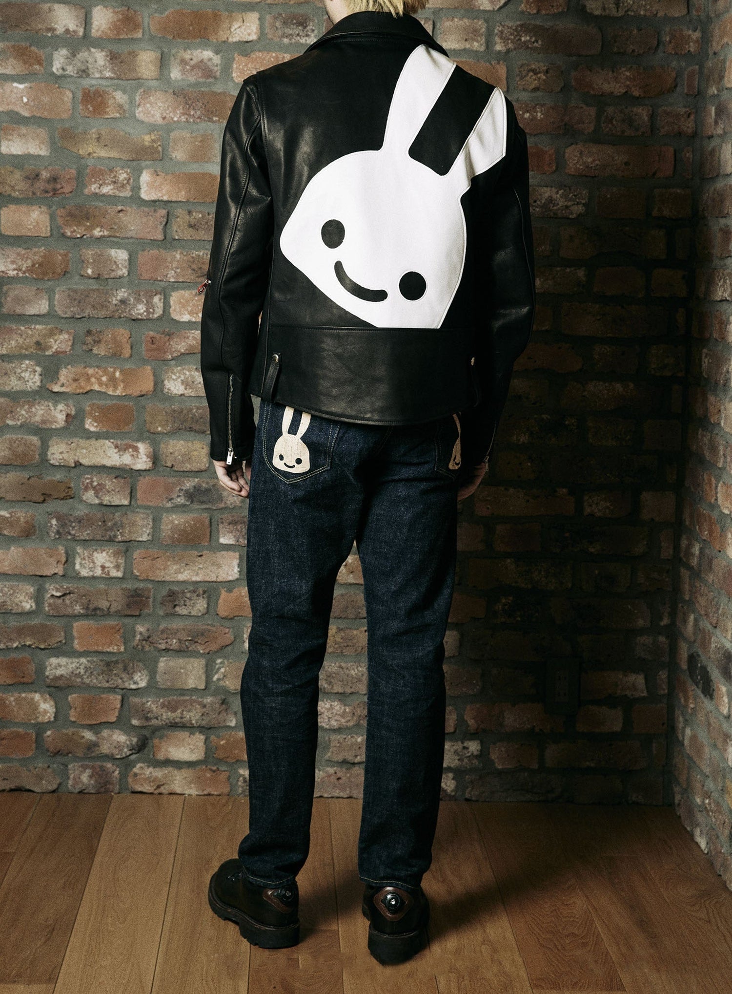 カウレザーの三RIDERS JACKET 白ウサギ