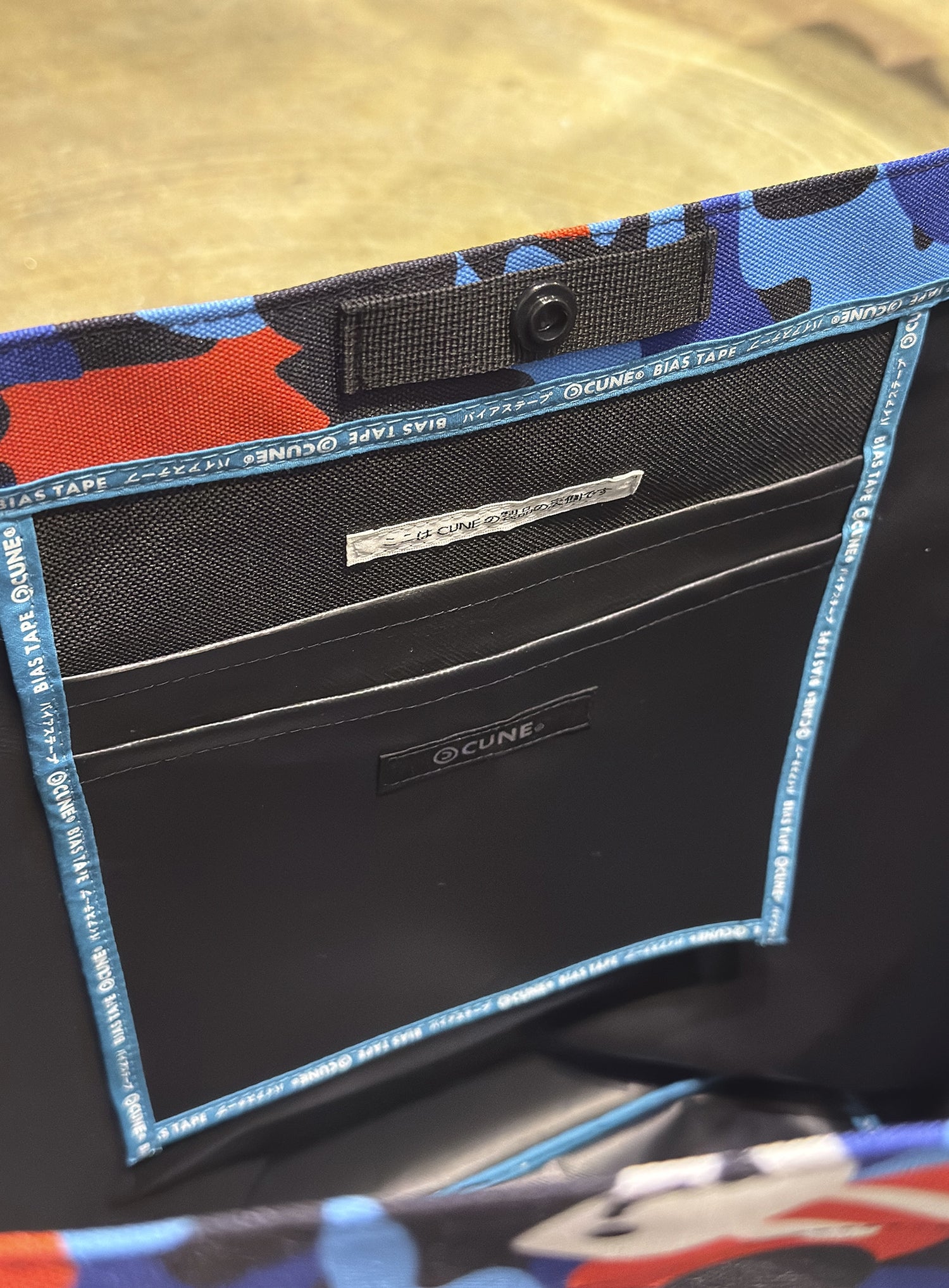 ショルダーバッグ CUNE 毒CAMO