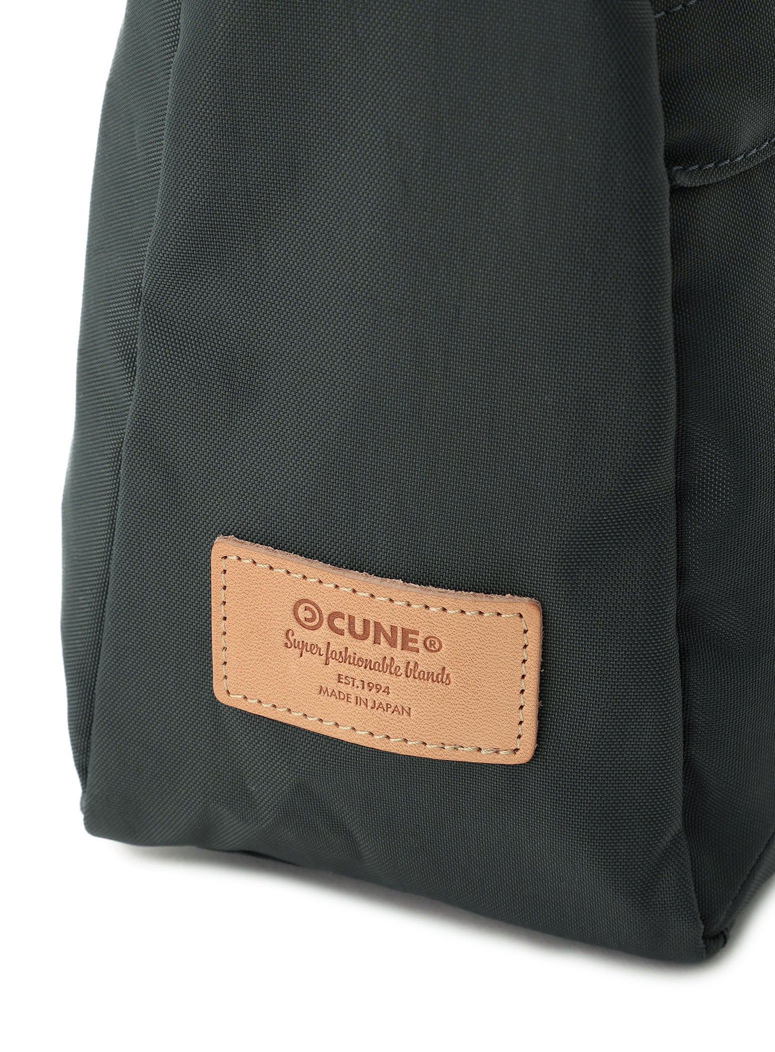CUNE スクウェアショルダーバッグ(12月31日までの出品) レザーパッチスクエアショルダーバッグ – CUNE