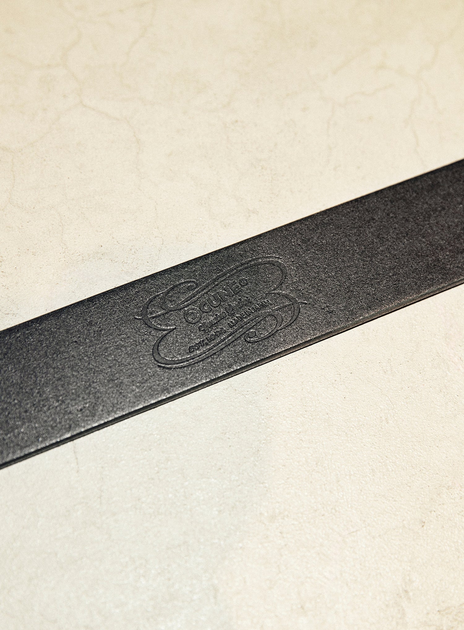 ウサギがいっぱいバックルスタッズレザーベルト