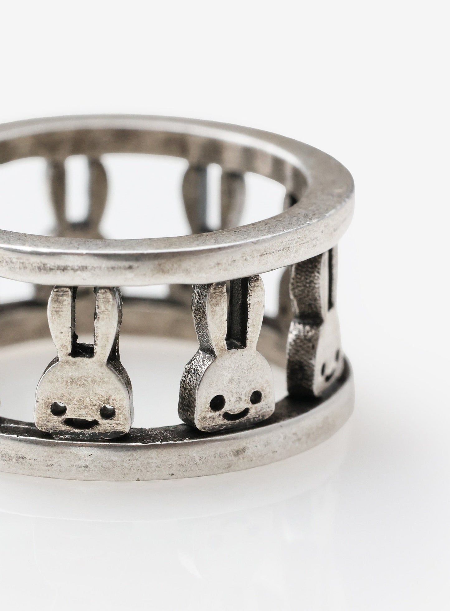 ウサギぐるりリング