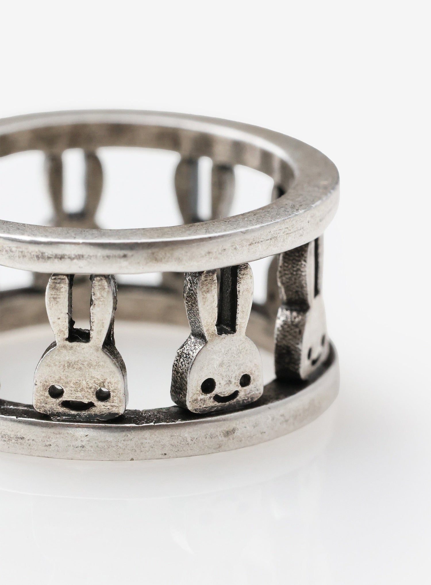 ウサギぐるりリング