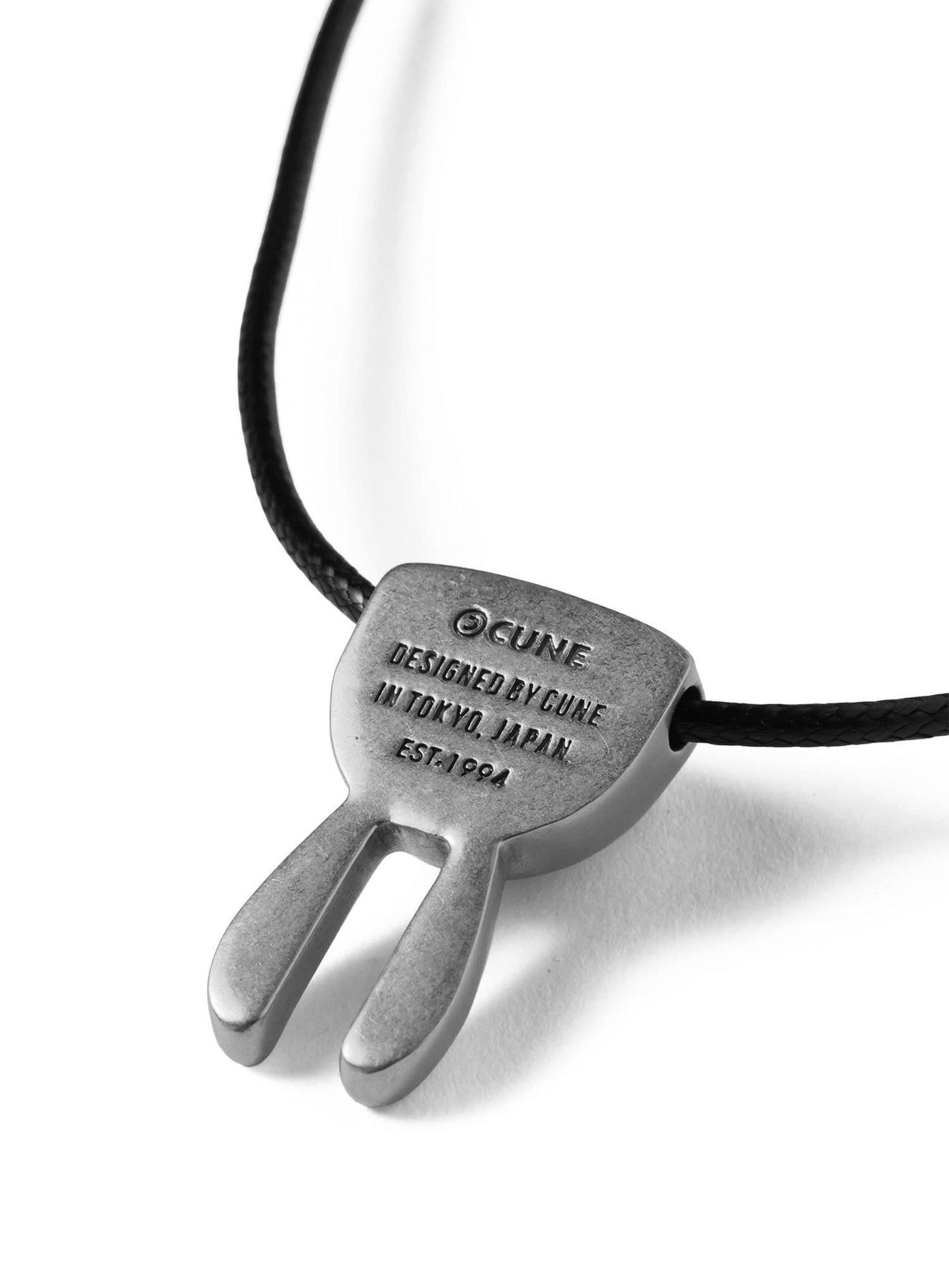 逆さウサギ丸紐ネックレス