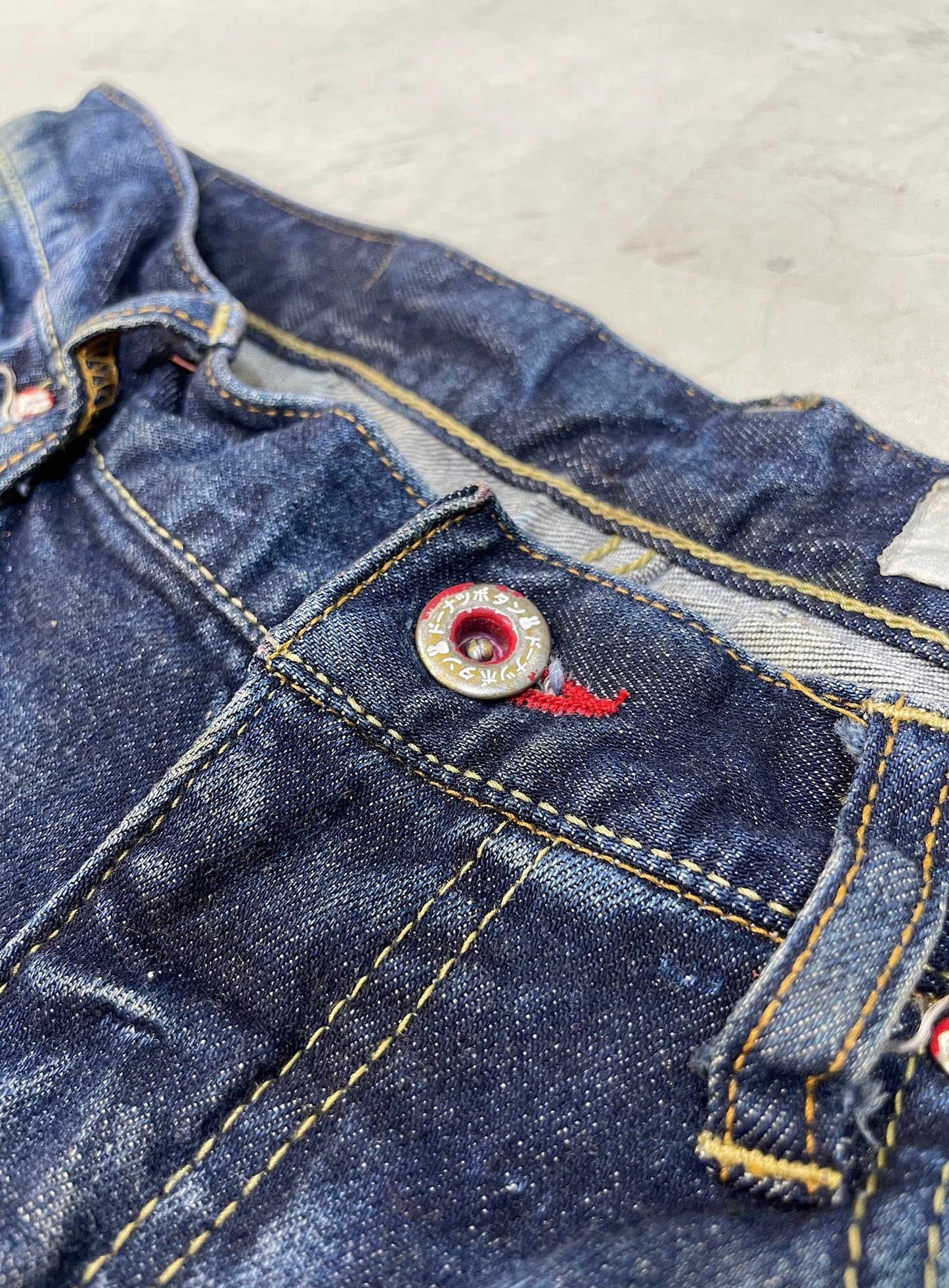 ボロボロなジーパン-細身-U2