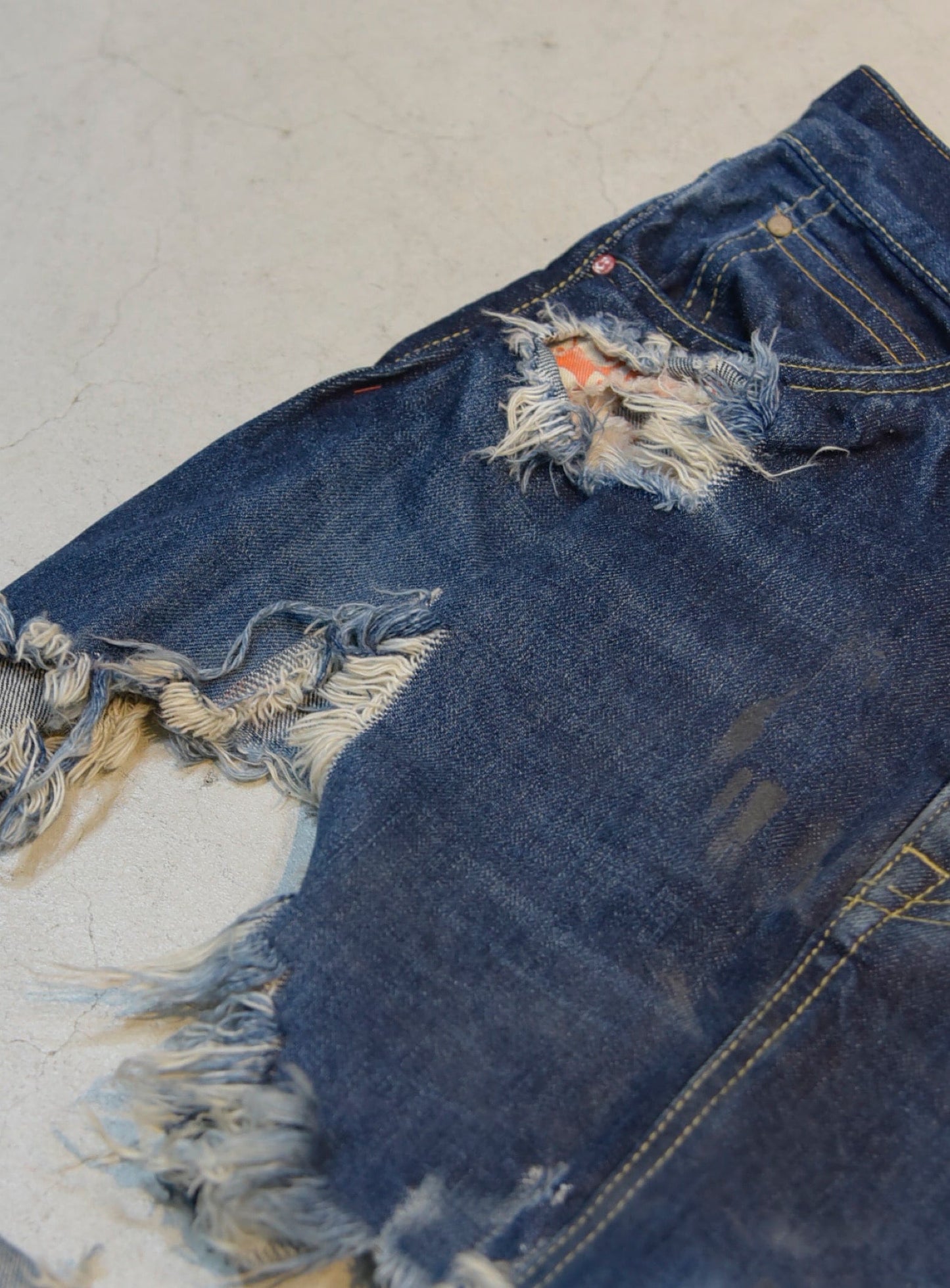 ボロボロなジーパン-筒-U2