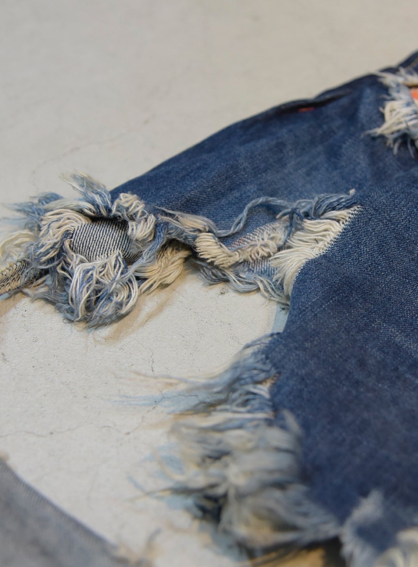 ボロボロなジーパン-筒-U2