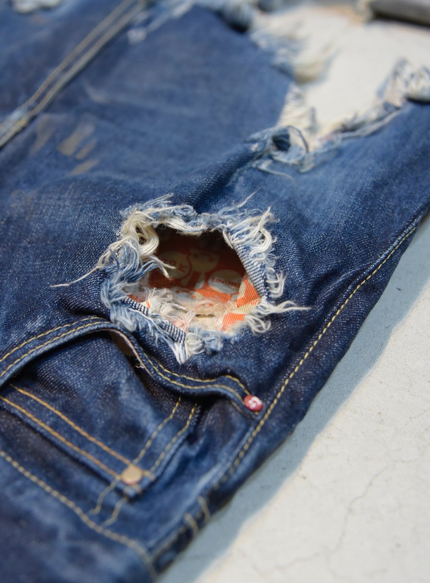 ボロボロなジーパン-筒-U2