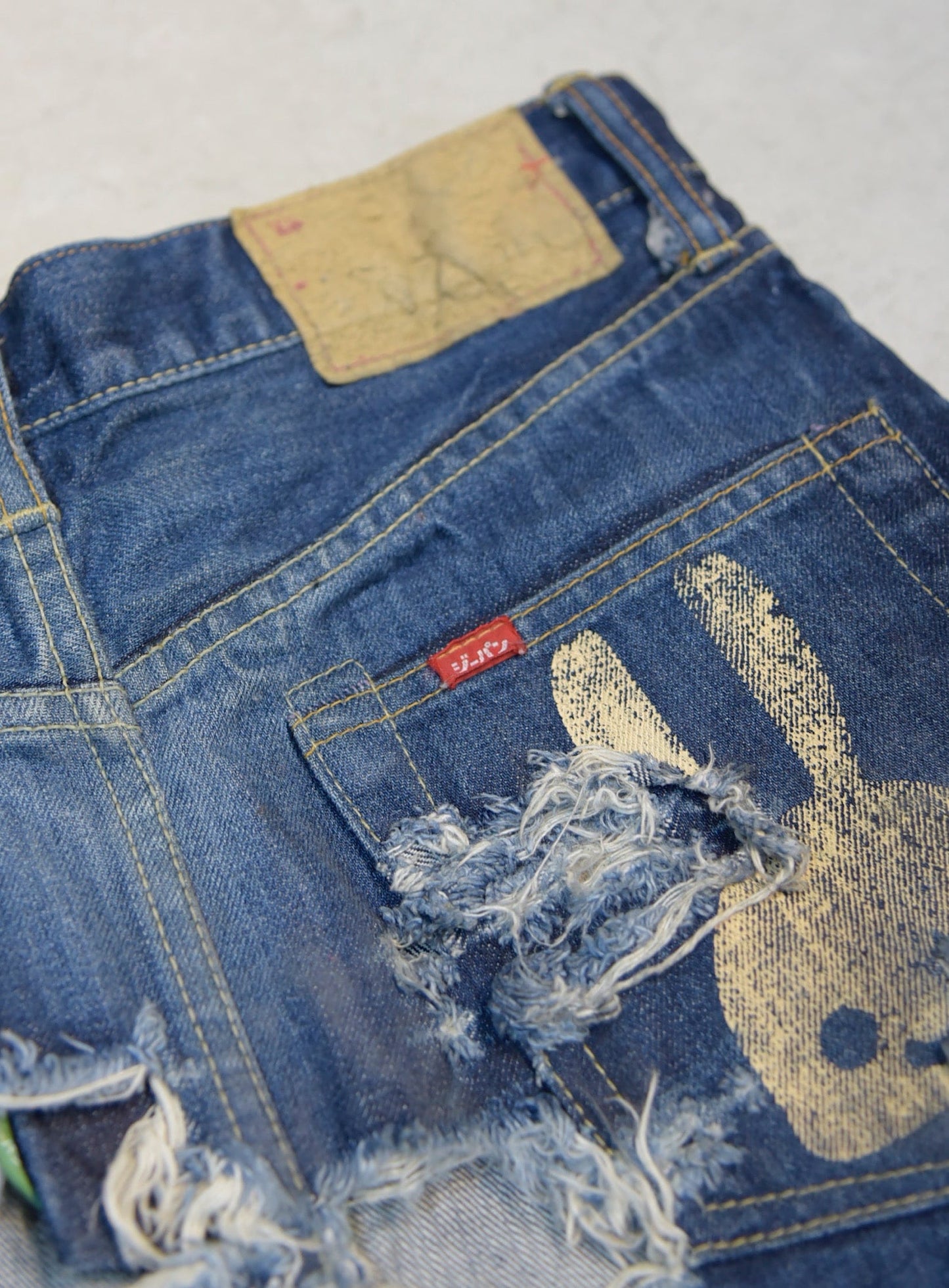 ボロボロなジーパン-筒-U2