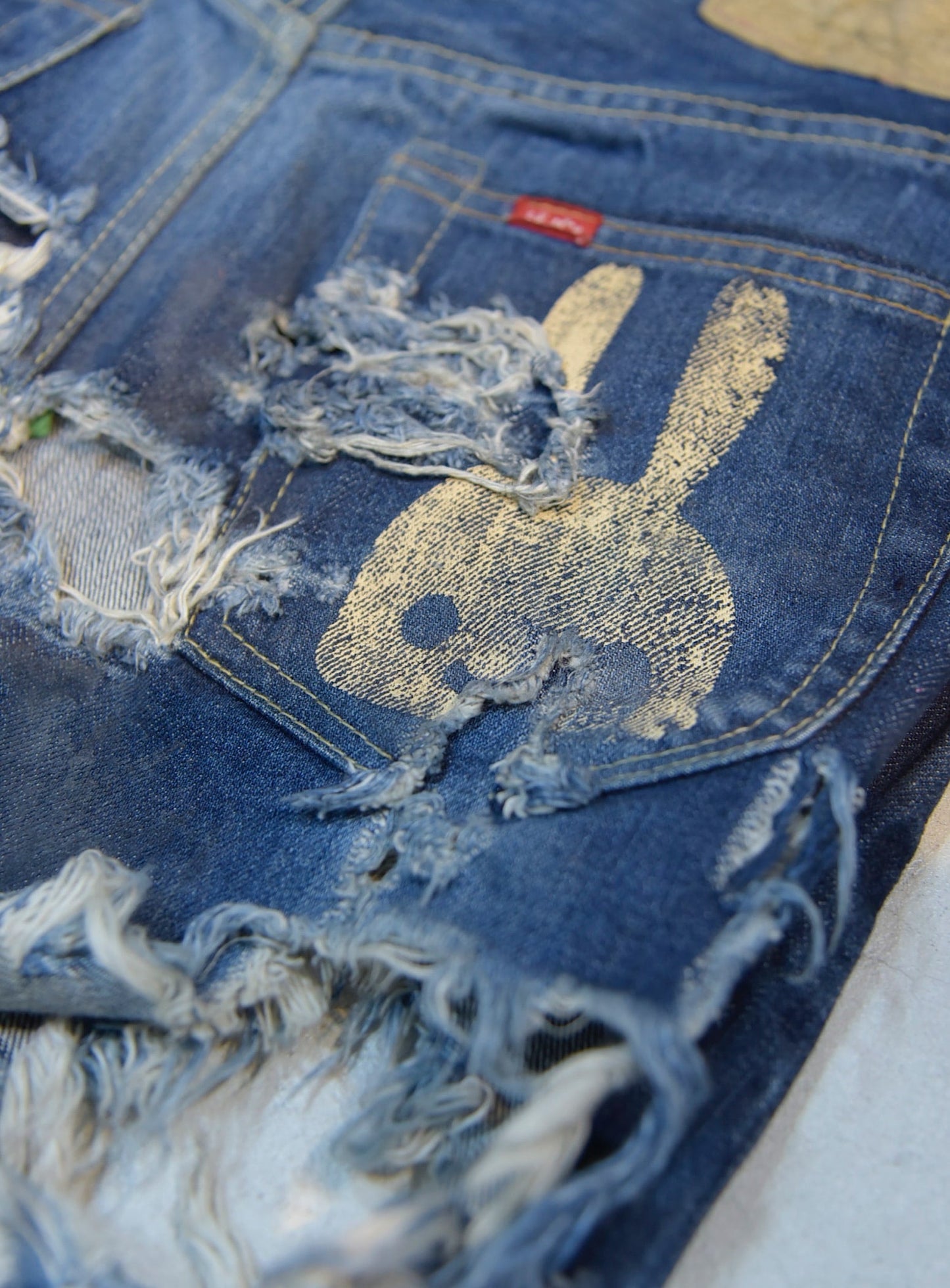 ボロボロなジーパン-筒-U2