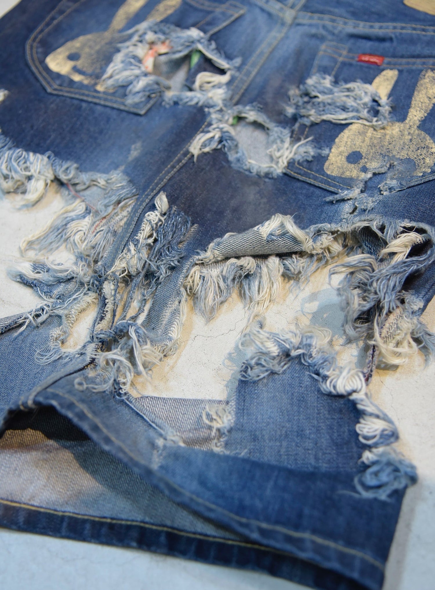 ボロボロなジーパン-筒-U2