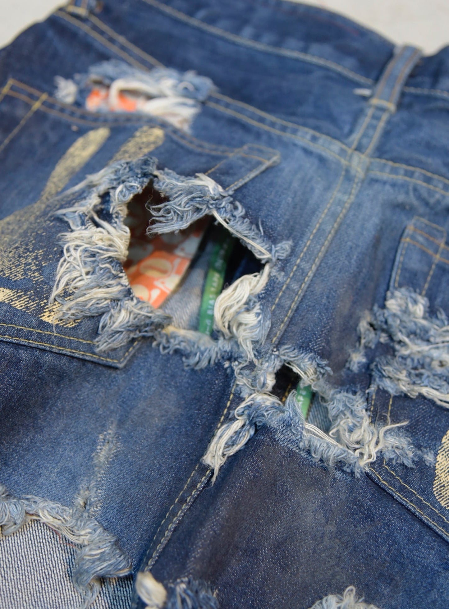 ボロボロなジーパン-筒-U2