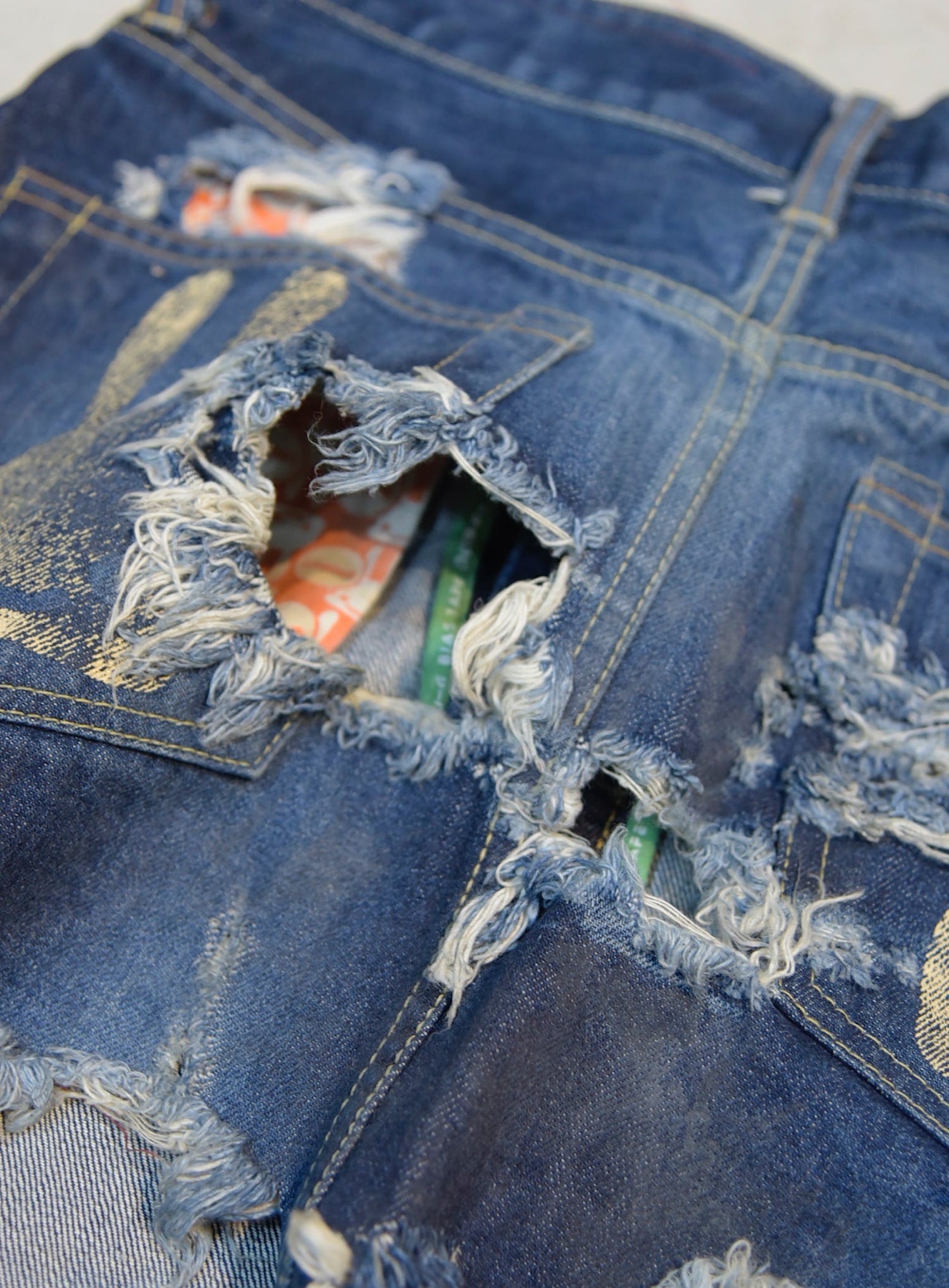 ボロボロなジーパン-筒-U2