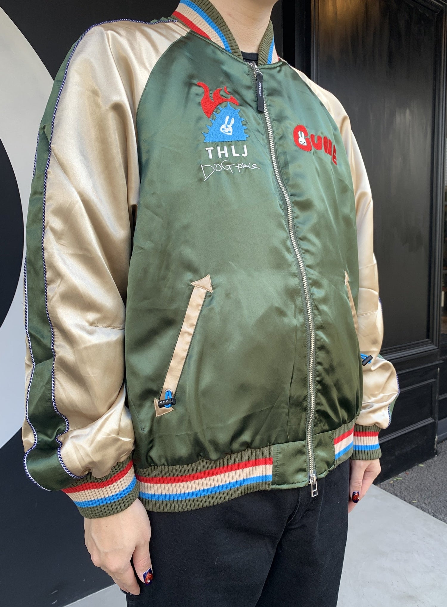 THLJドッグプレイスのスカジャン