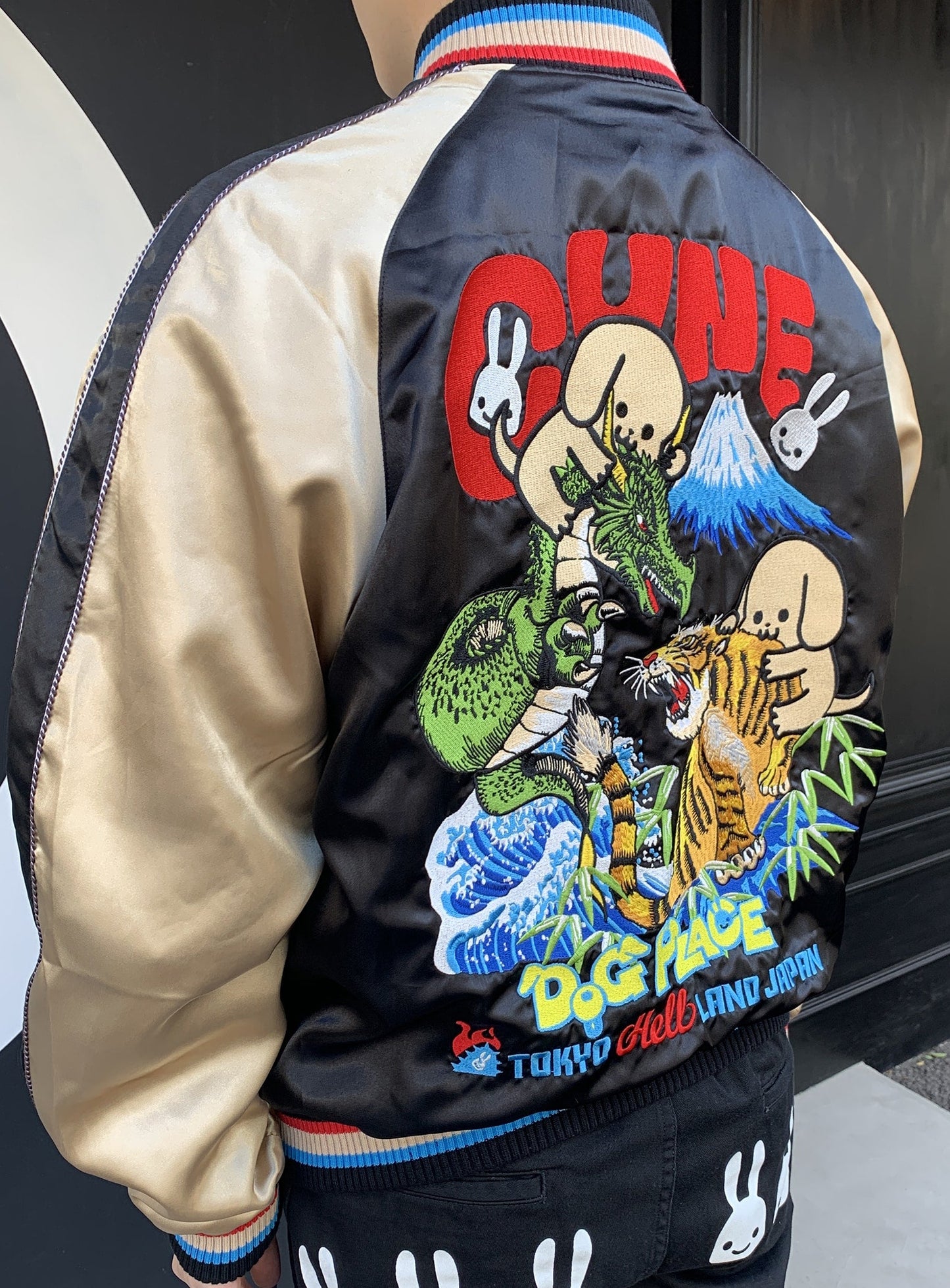 THLJドッグプレイスのスカジャン