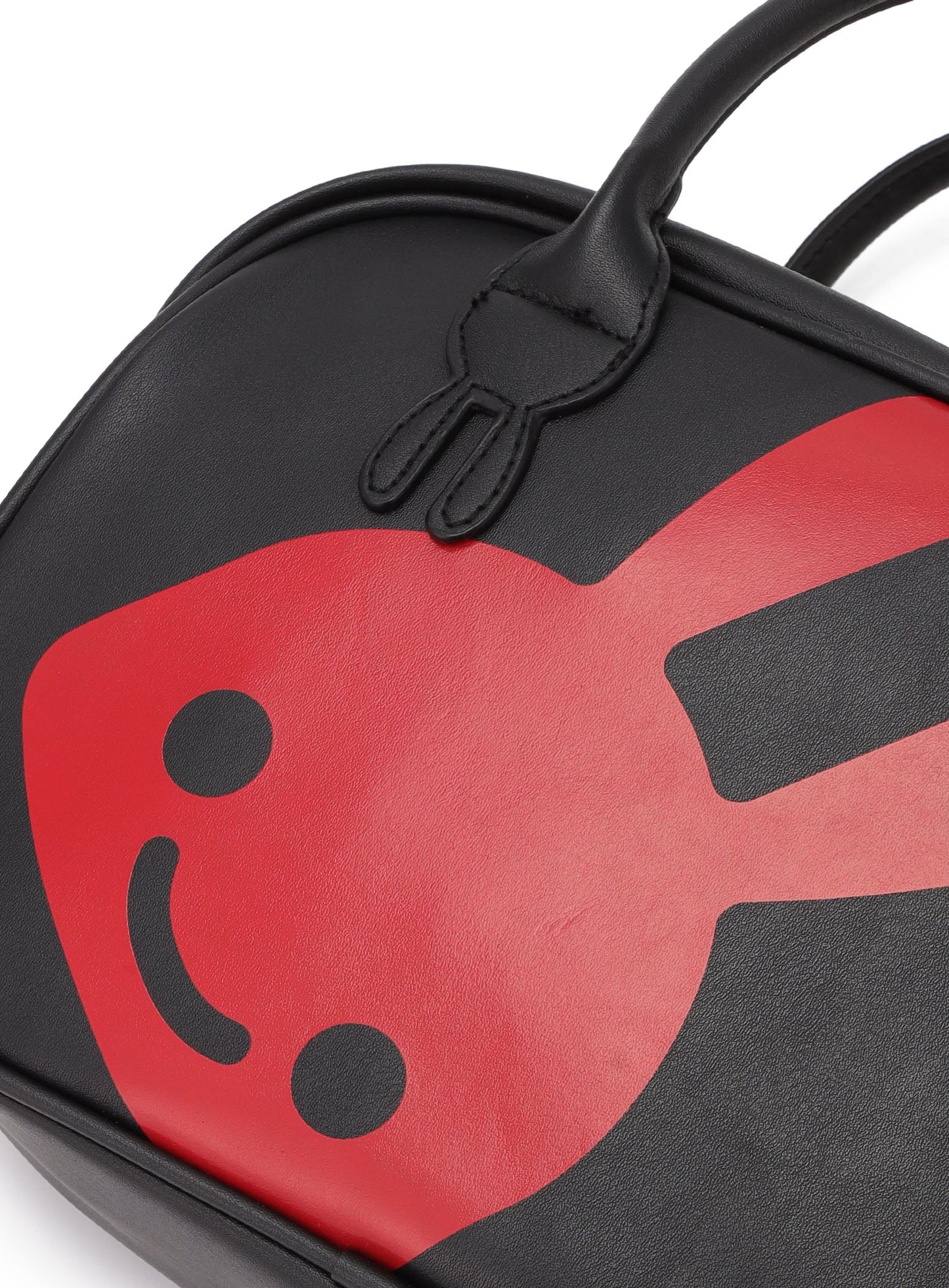 合皮のハンドバッグ