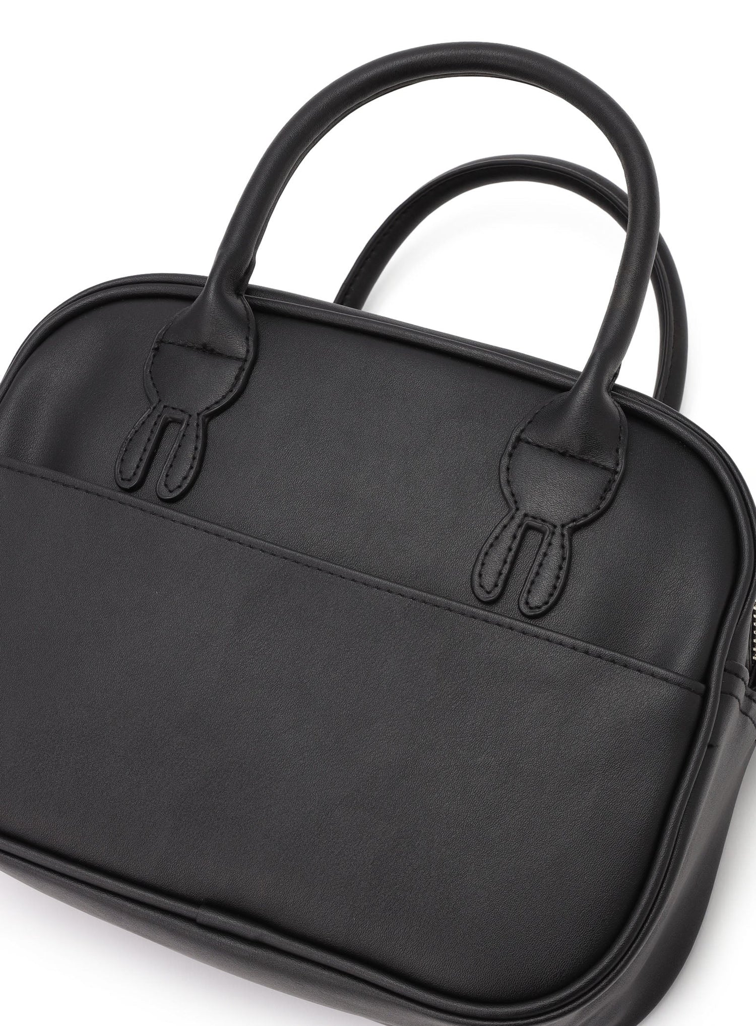 合皮のハンドバッグ