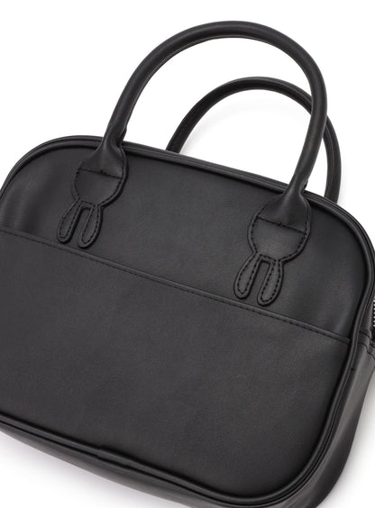 合皮のハンドバッグ