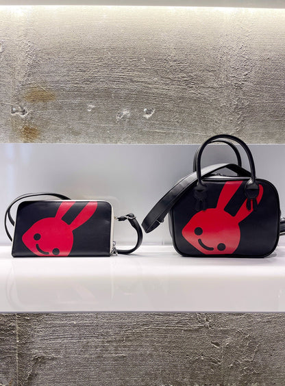 合皮のハンドバッグ