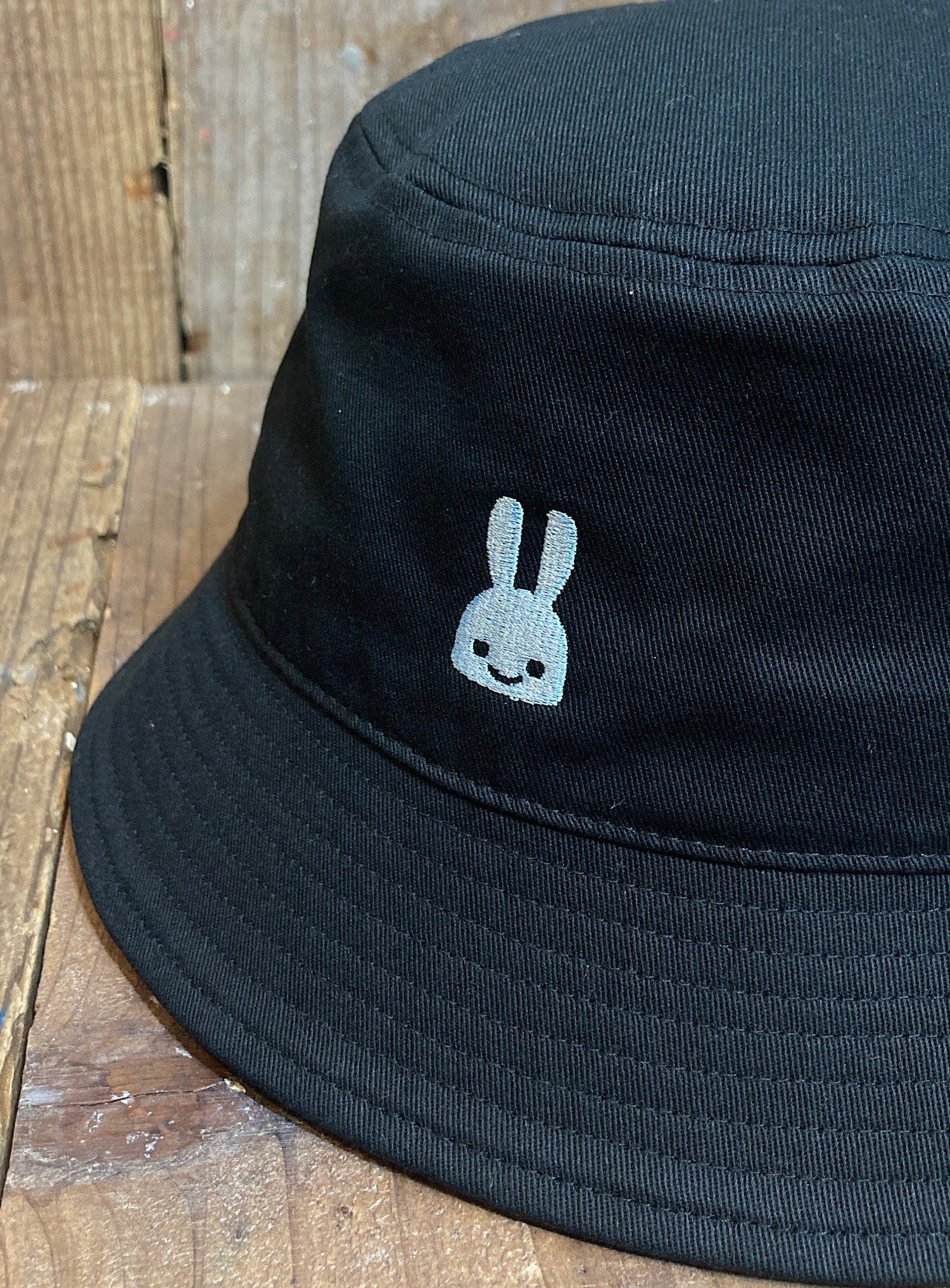刺繍のバケットハット 23SS