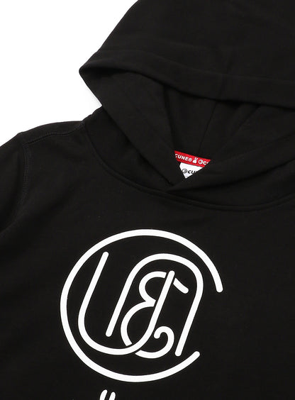 CUNE PULL PARKA ロゴ
