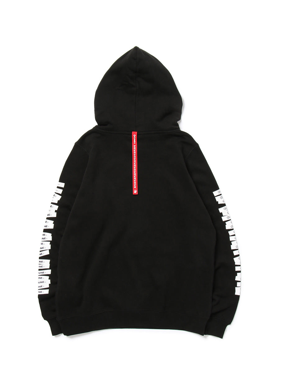 CUNE PULL PARKA タグ