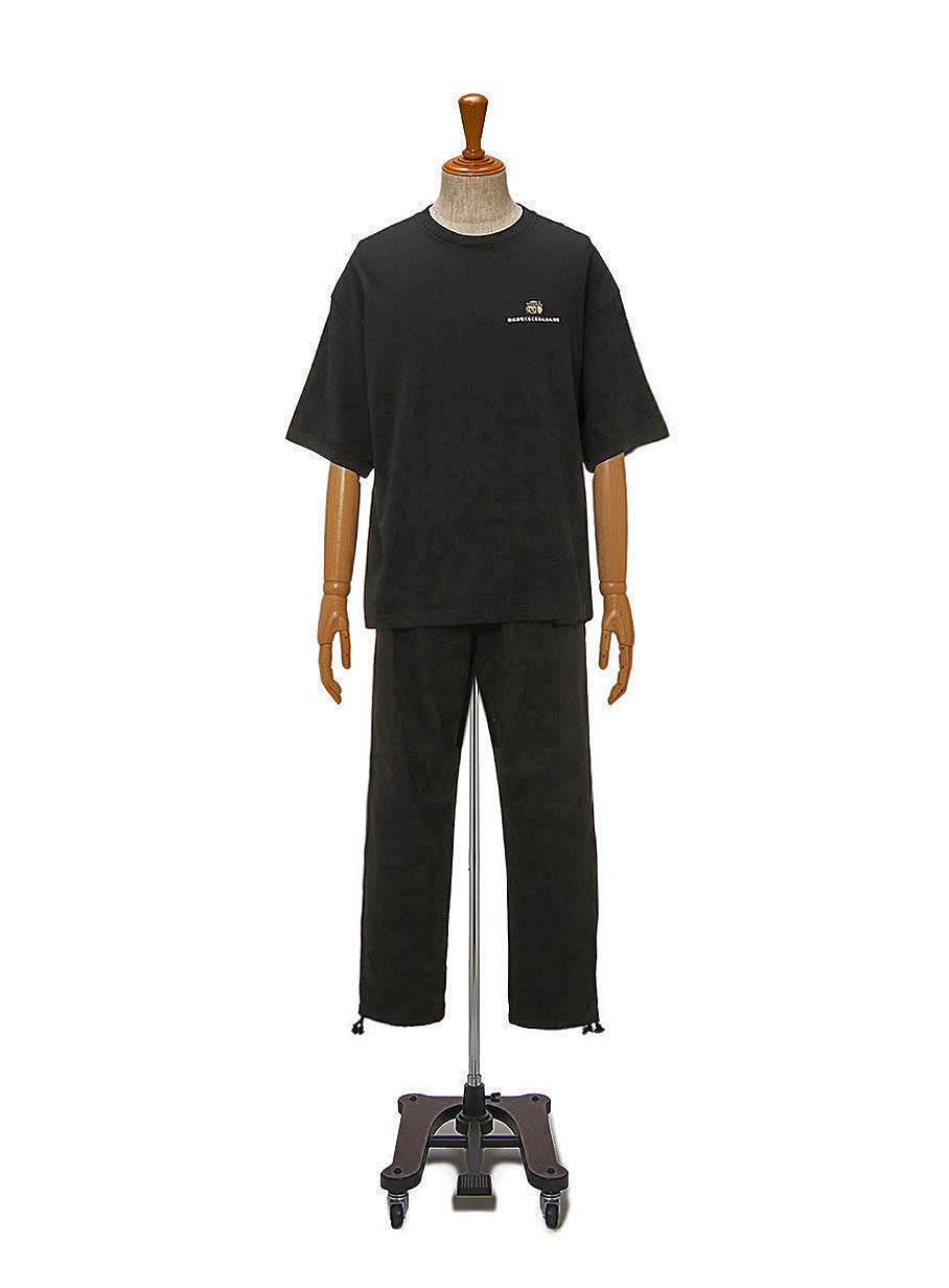 株式会社くるくるわんわん寿司の刺繍入りビッグT