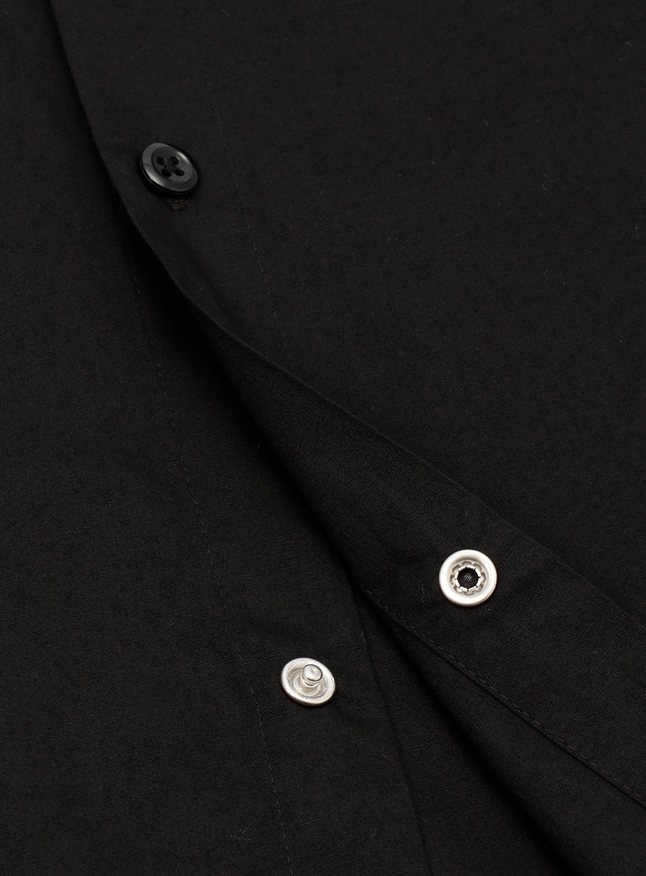株式会社くるくるわんわん寿司の刺繍入りワークシャツ