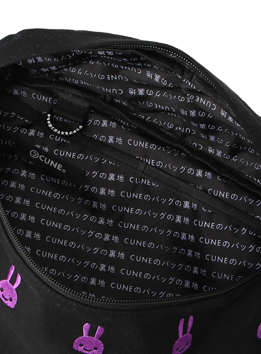刺繍のボディバッグ