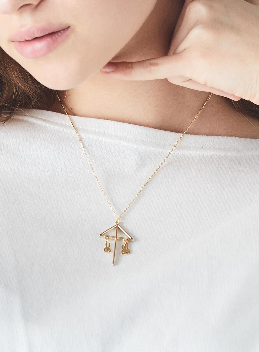 やじるしぷらぷらネックレス