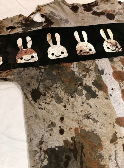 ボロボロな杢グレーのウサギいっぱいラインカットソー