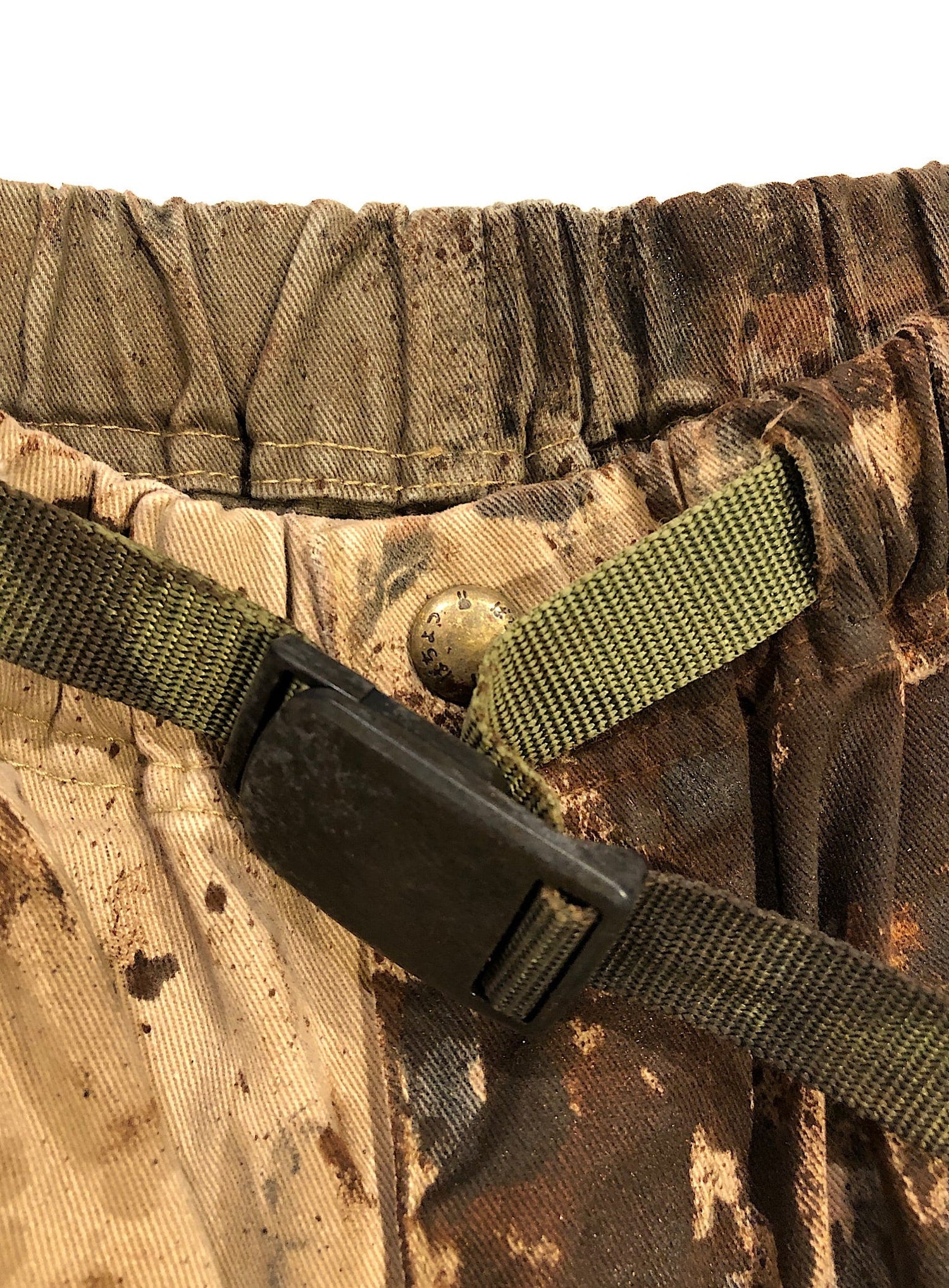 ボロボロな登山パンツ