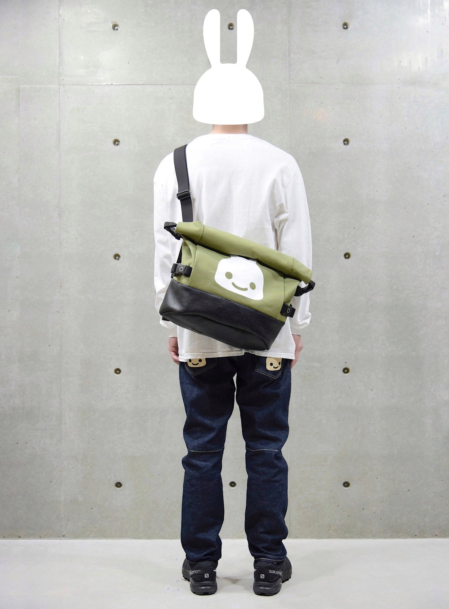 CUNE 底レザーロールショルダーバッグ 底レザーロールショルダーバッグ – CUNE