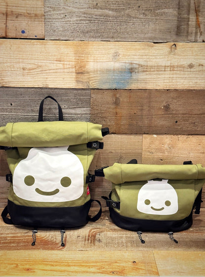 底レザーロールショルダーバッグ