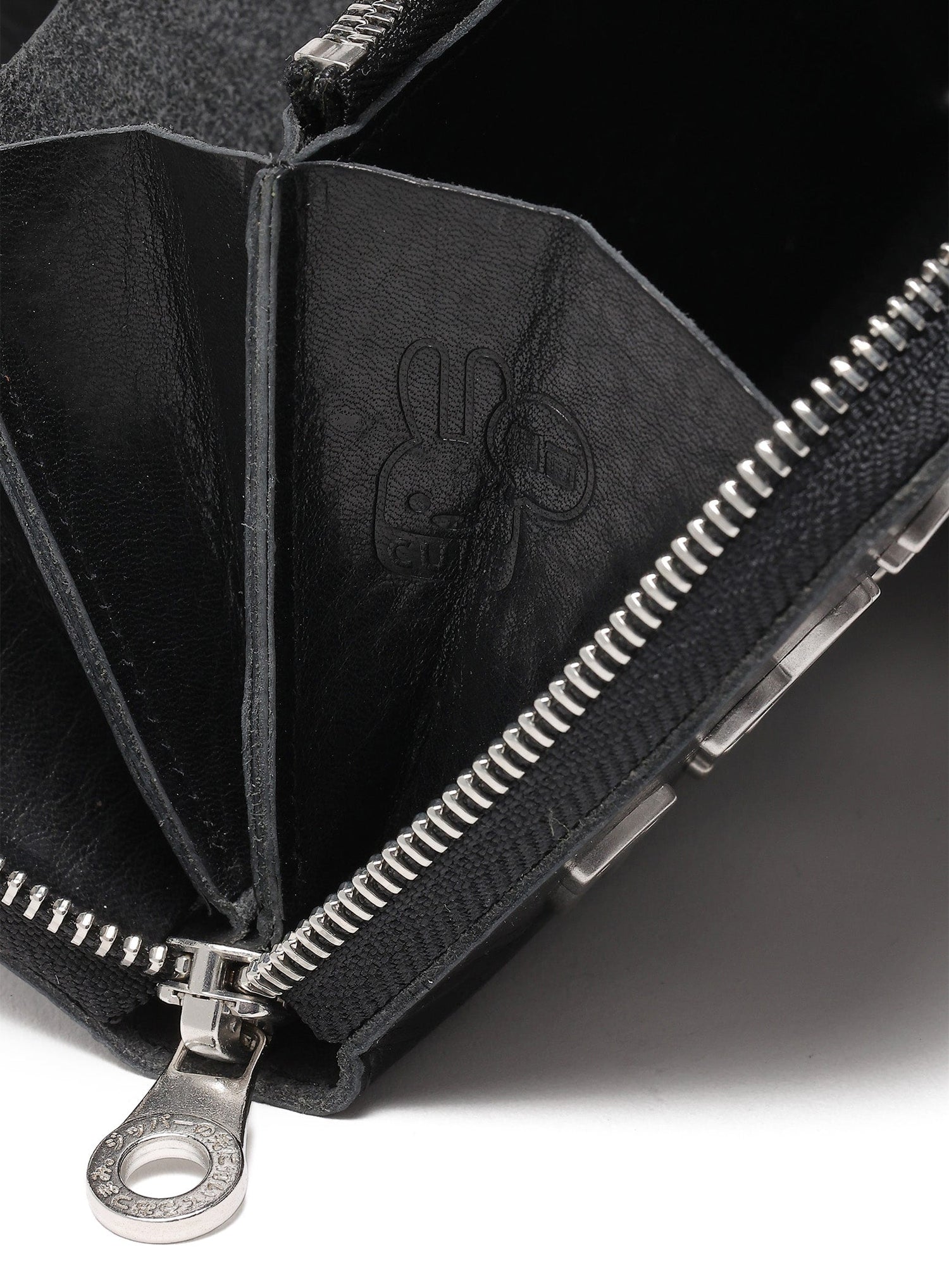 ランダムウサギスタッズロングウォレット