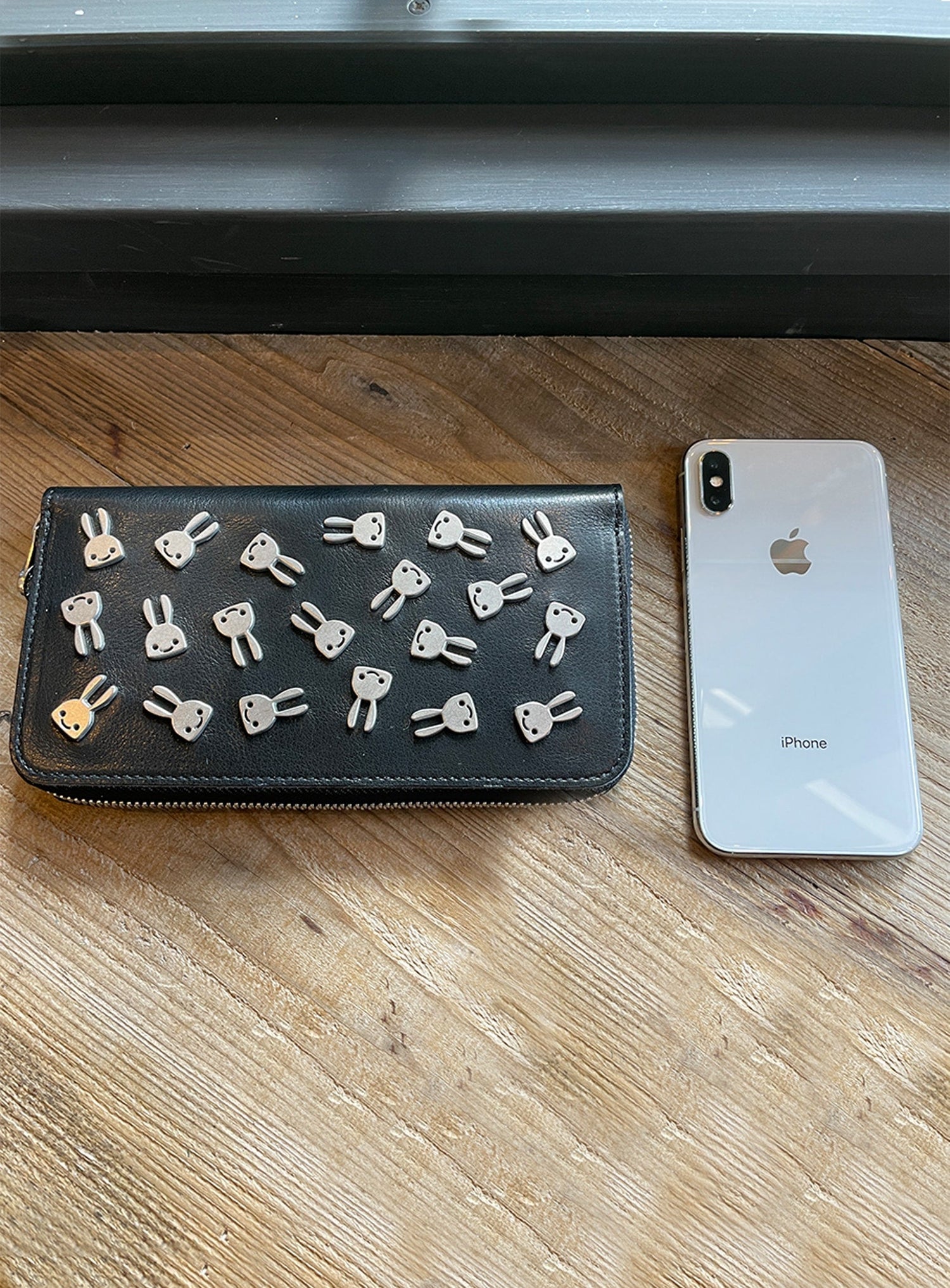 ランダムウサギスタッズロングウォレット