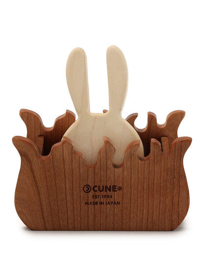 木でできたマグネットうさぎのマルチケース