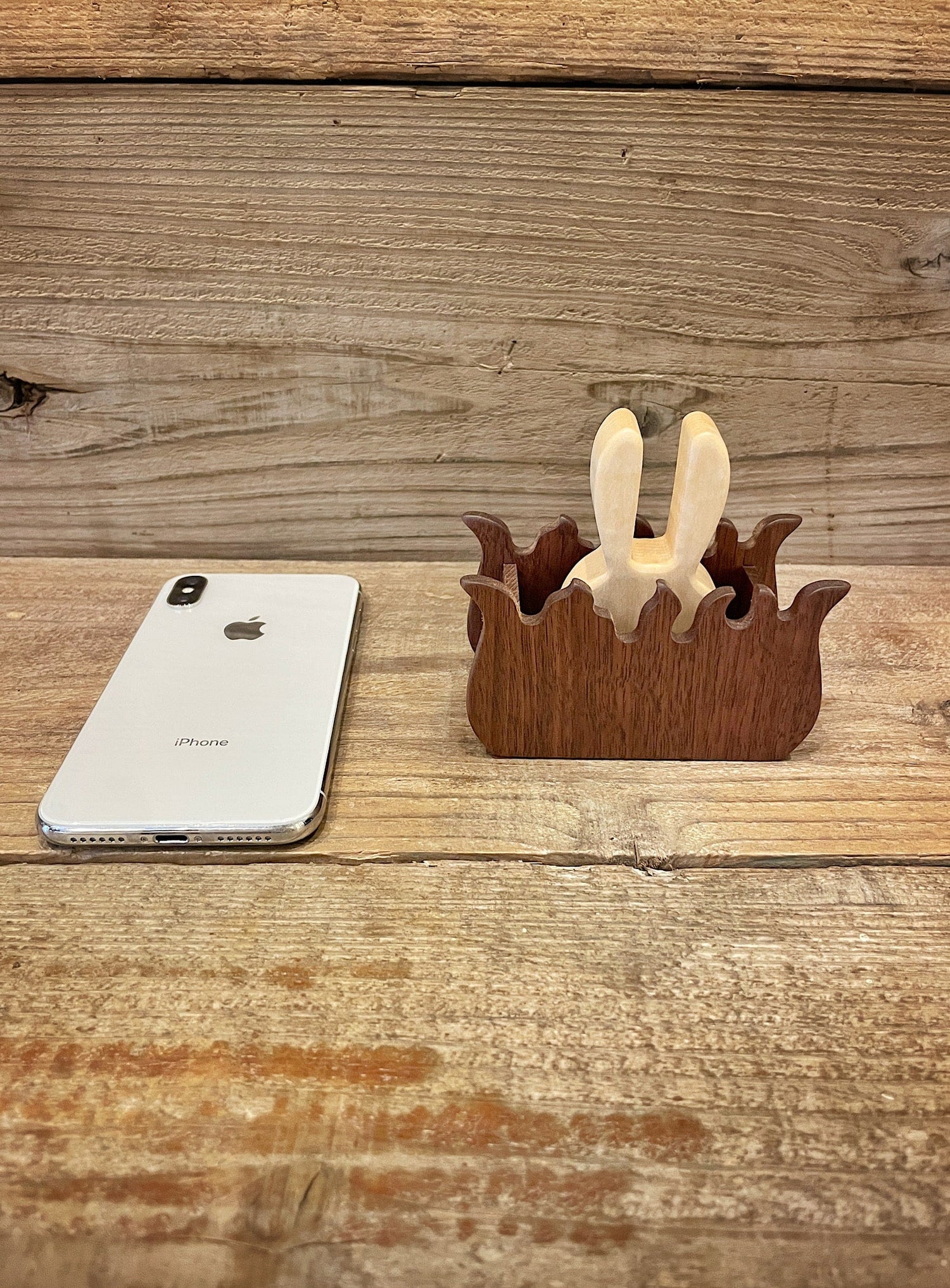 木でできたマグネットうさぎのマルチケース