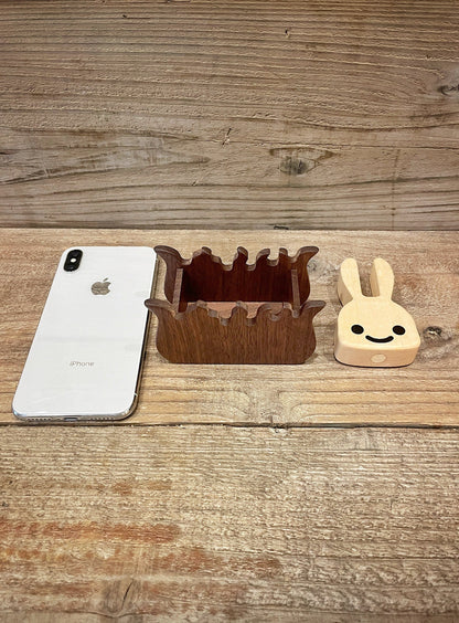 木でできたマグネットうさぎのマルチケース