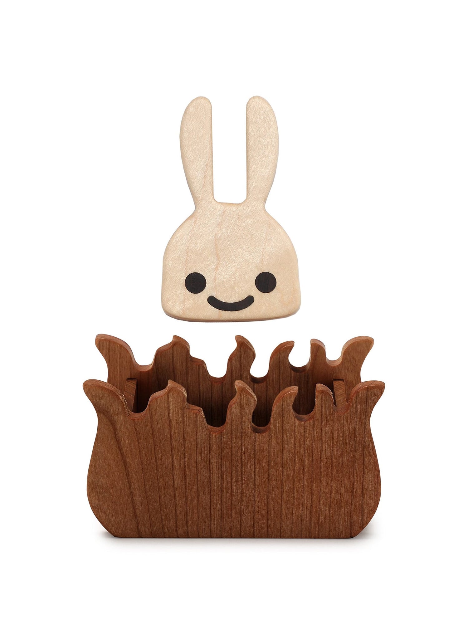 木でできたマグネットうさぎのマルチケース