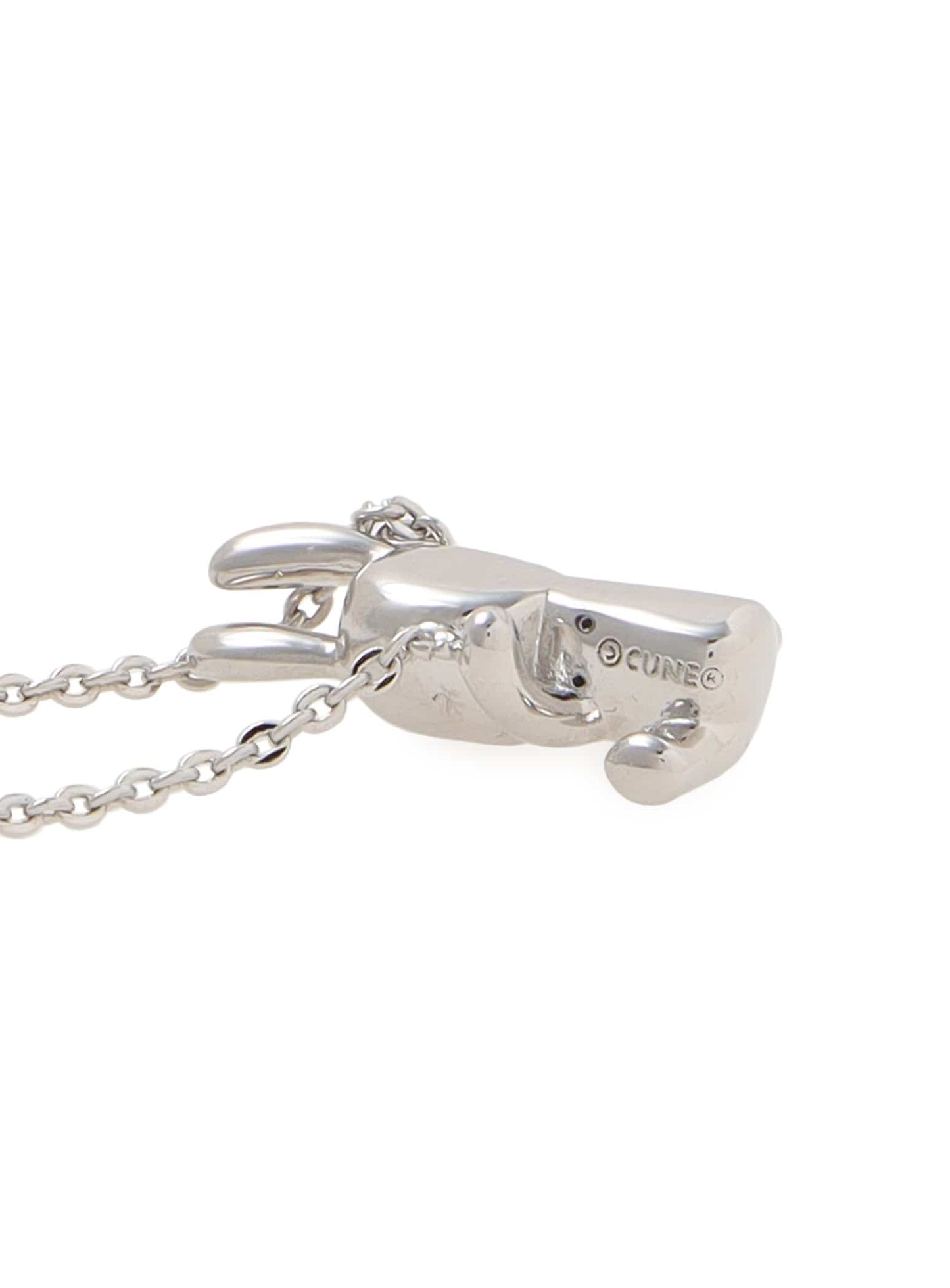 うででしがみつくうさちゃんネックレス
