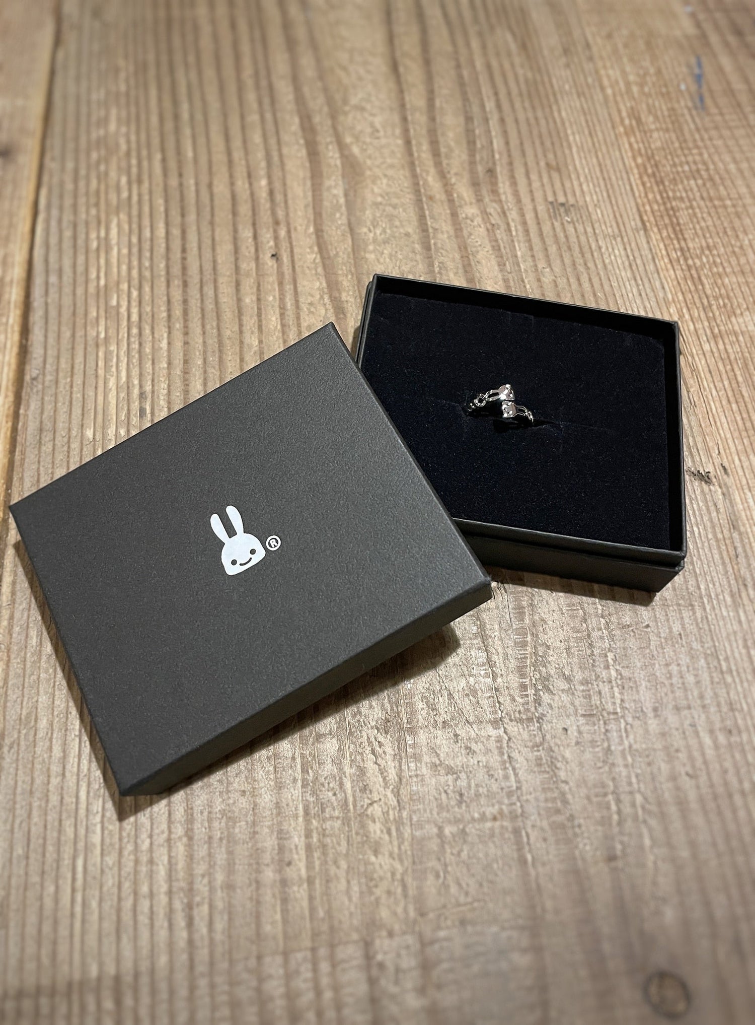 うさぎのみみねじねじリング