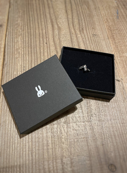 うさぎのみみねじねじリング