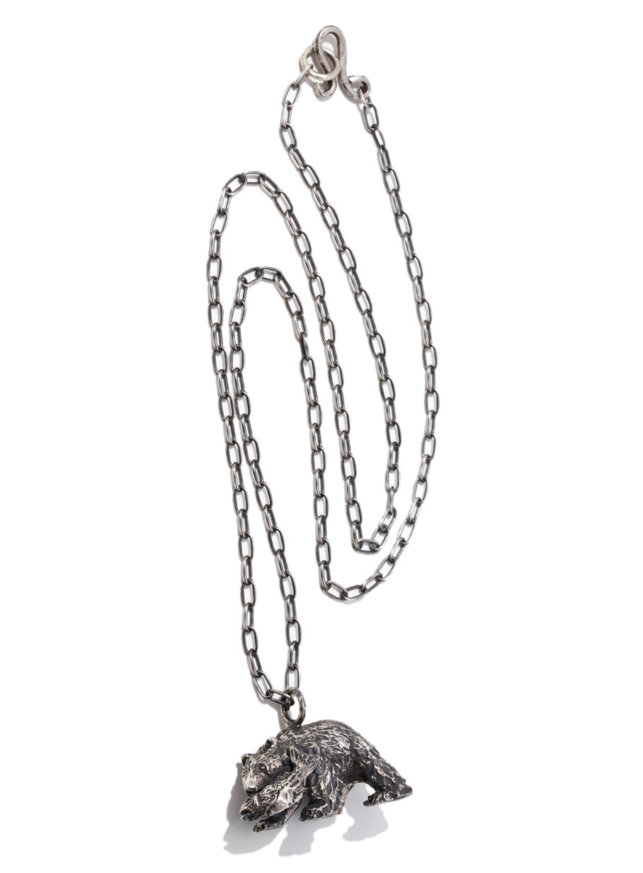 熊の置き物ネックレス