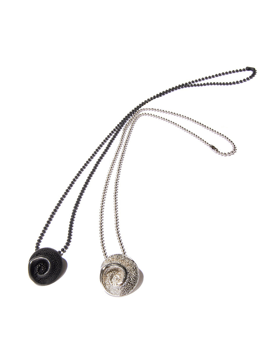 サザエの蓋ネックレス