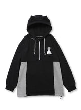 女性の耳付きハーフジップパーカー