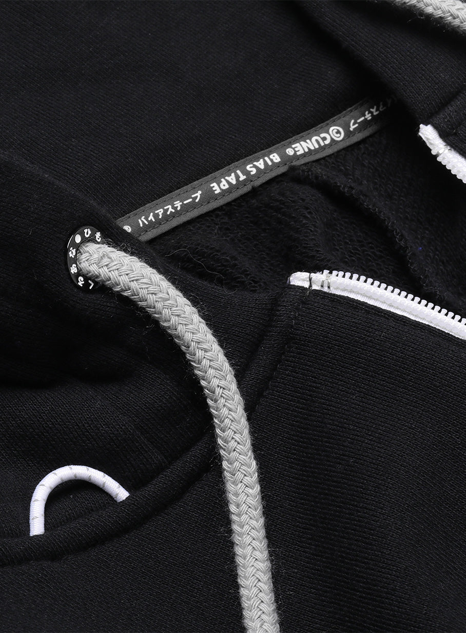 女性の耳付きハーフジップパーカー