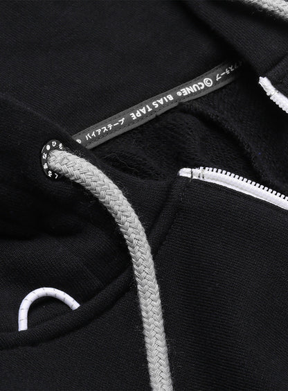 女性の耳付きハーフジップパーカー