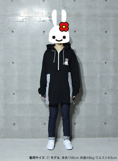 女性の耳付きハーフジップパーカー